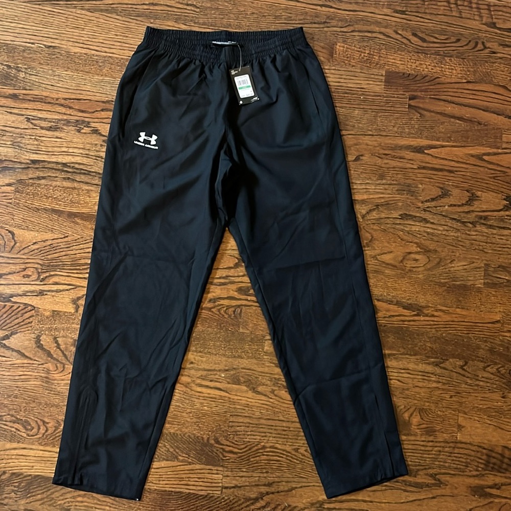 New Under Armour Men’s Large Lightweight Nylon Pants